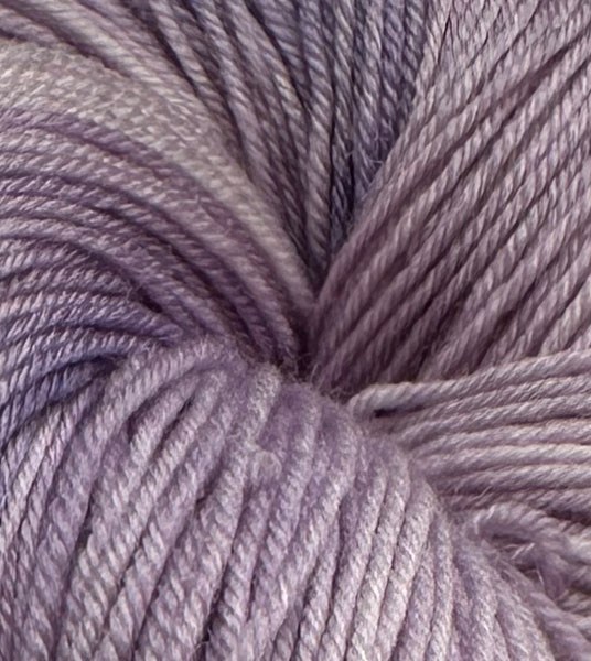 Hand-dyed-fingering-Lavender-Dream-001