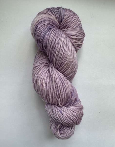 Hand-dyed-fingering-Lavender-Dream-002