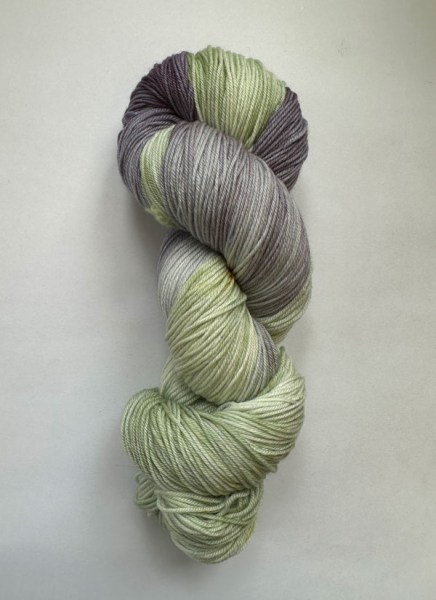 Hand-dyed-fingering-Minty-Grape-002