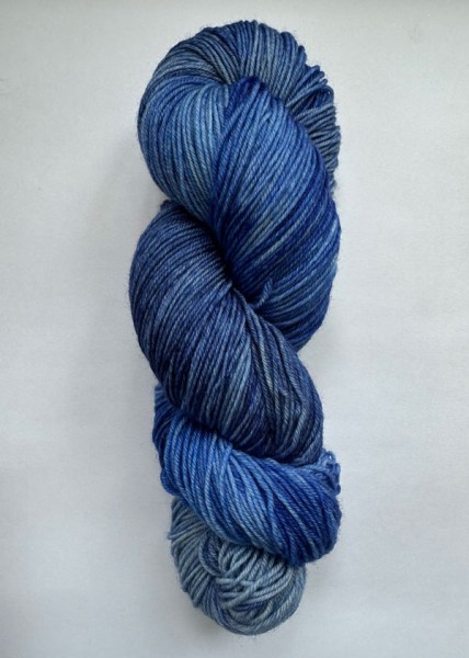 Hand-dyed-fingering-tranquil-002